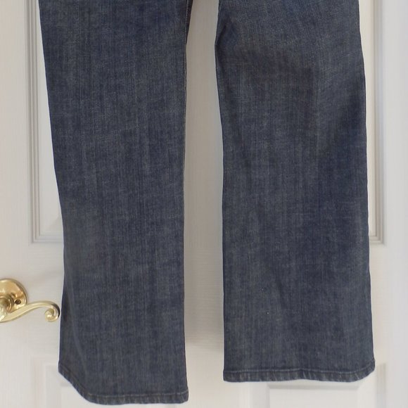 Chico's sz. 2.5 Platinum Marjuis Jeans- (Worn once)- EXCELLENT CONDITION - Picture 2 of 7